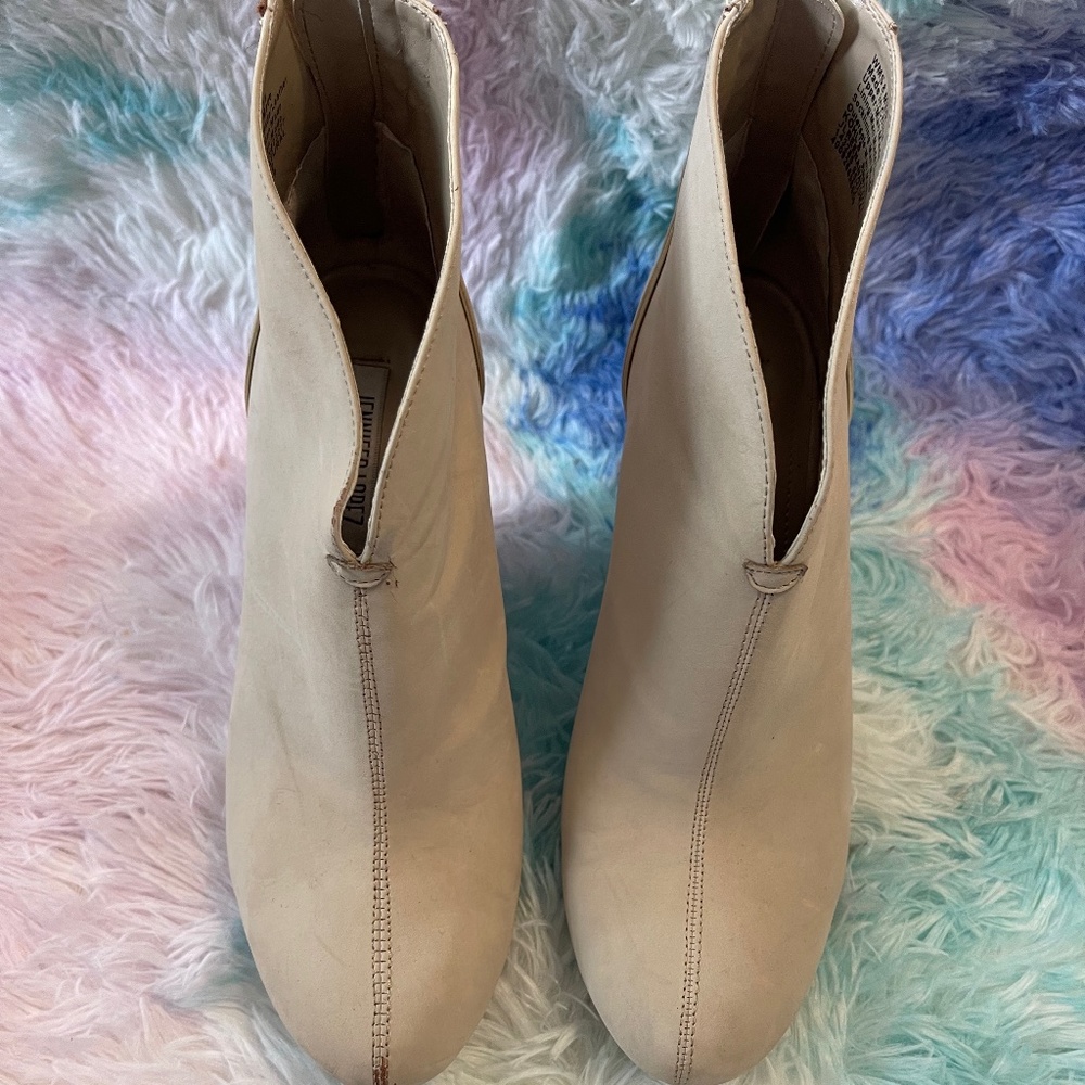 Jennifer Lopez ankle boots- cream suede material